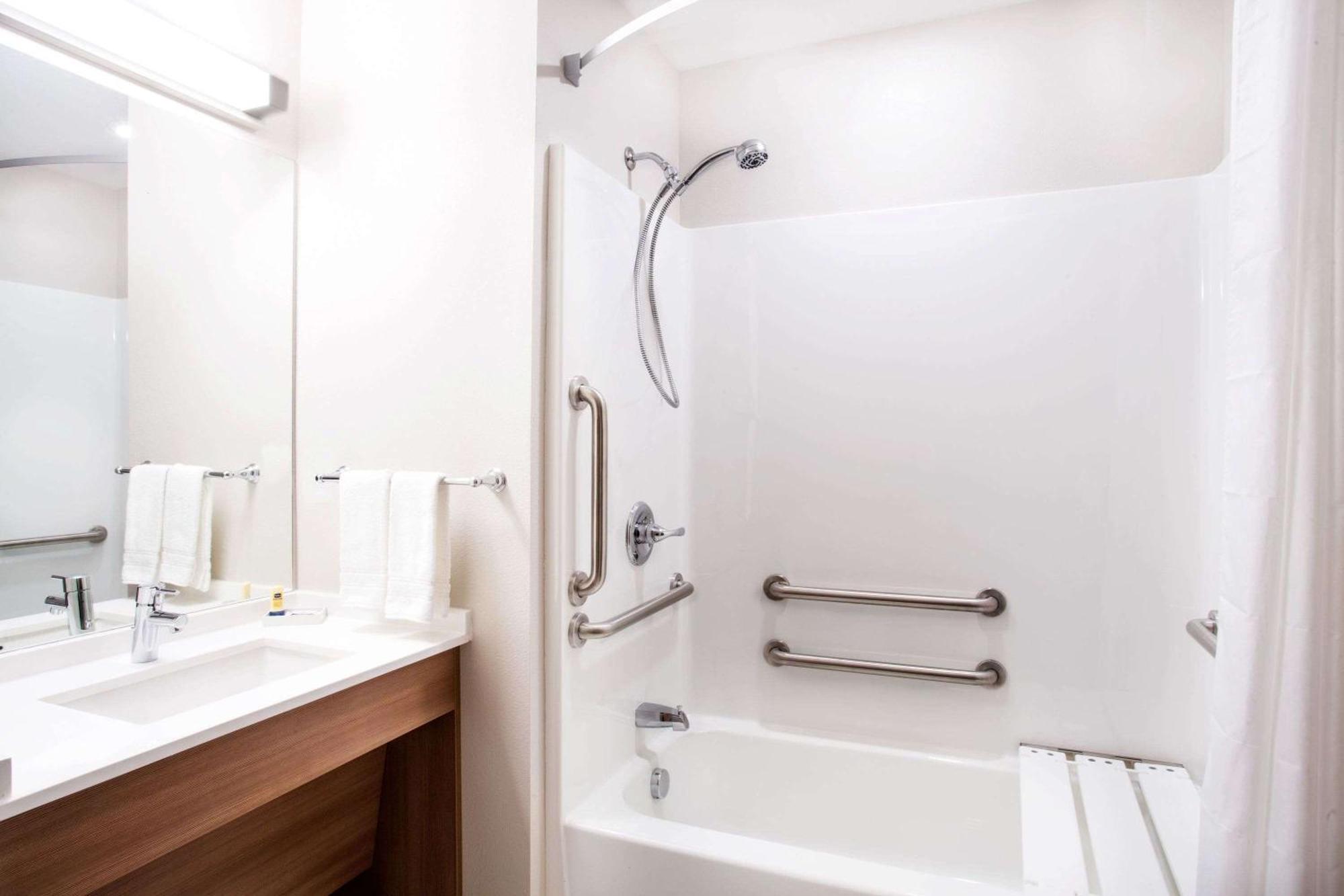 Microtel Inn & Suites By Wyndham Vernal/Naples Εξωτερικό φωτογραφία